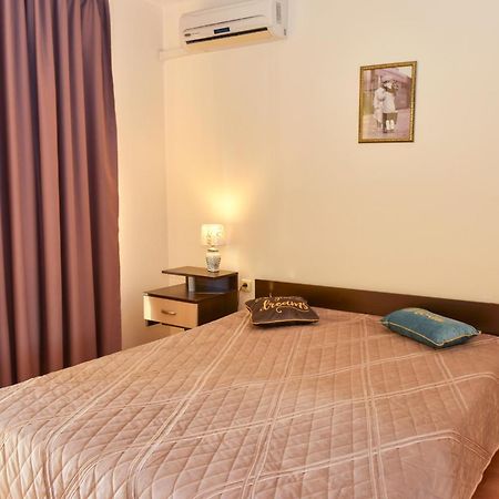 Crown And Imperial Apartments Свети Влас Екстериор снимка