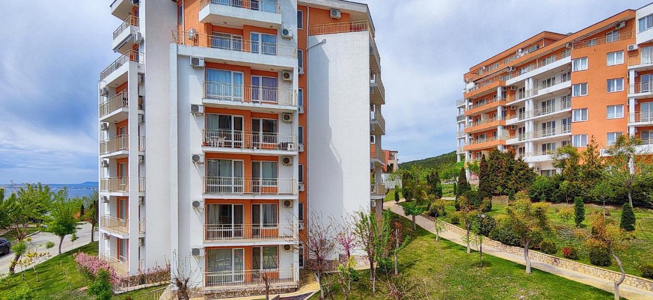 Crown And Imperial Apartments Свети Влас Екстериор снимка