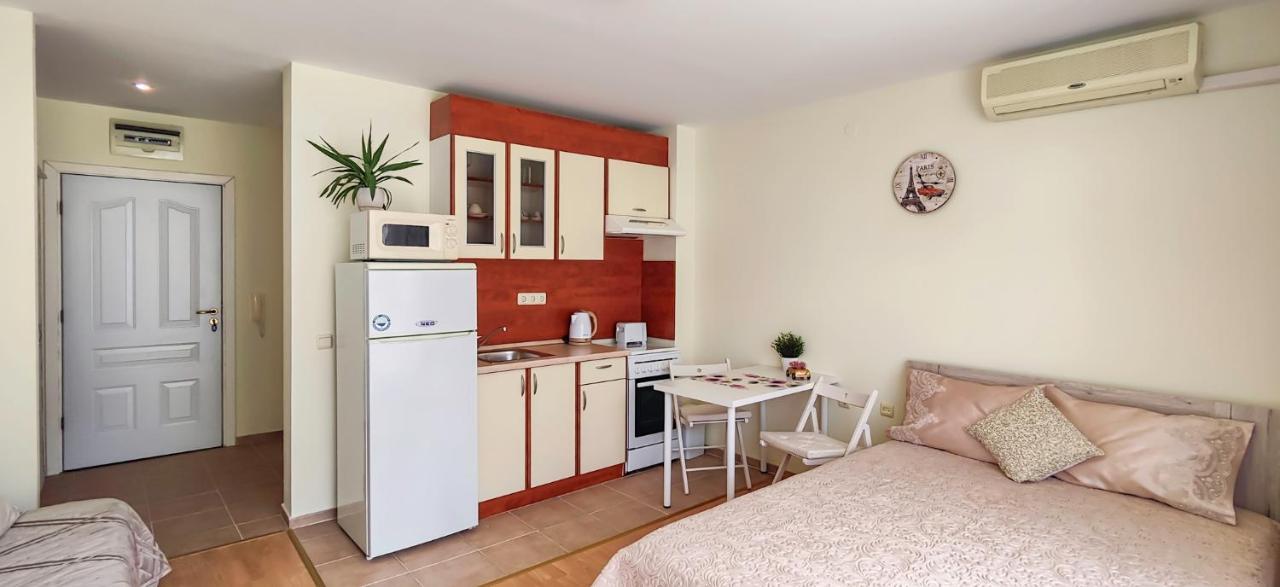 Crown And Imperial Apartments Свети Влас Екстериор снимка