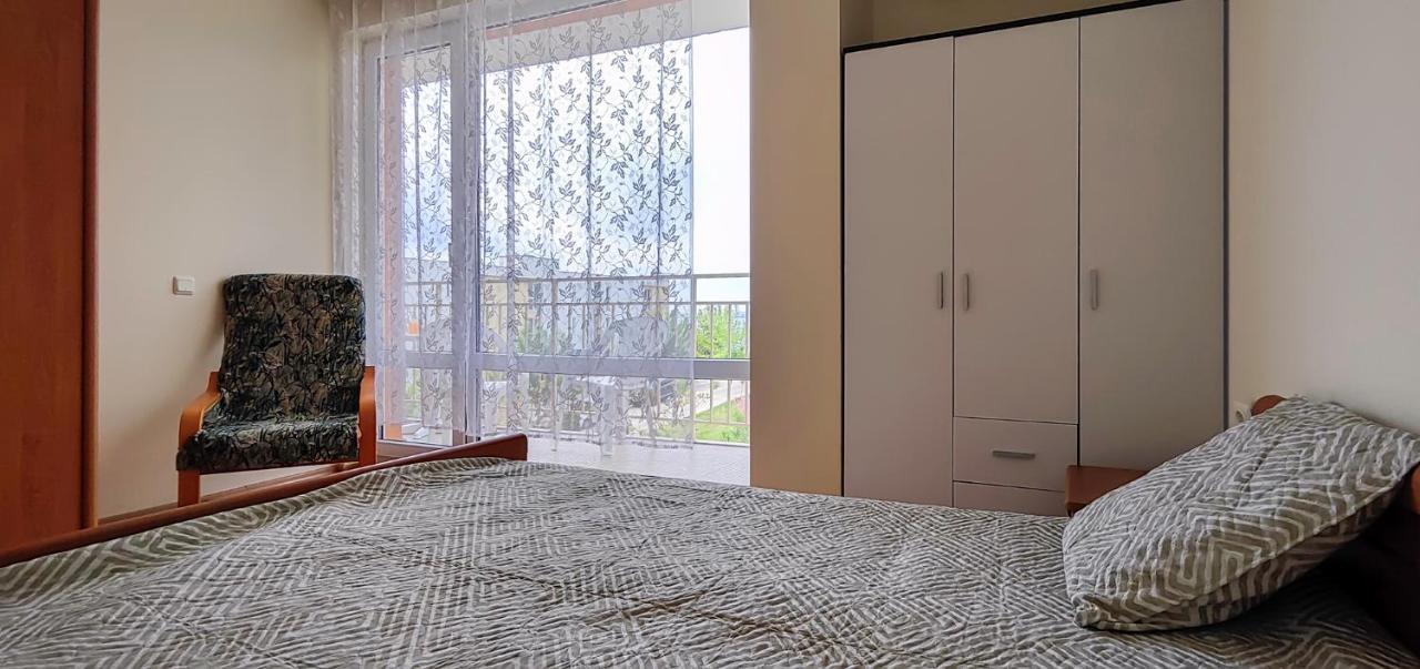 Crown And Imperial Apartments Свети Влас Екстериор снимка