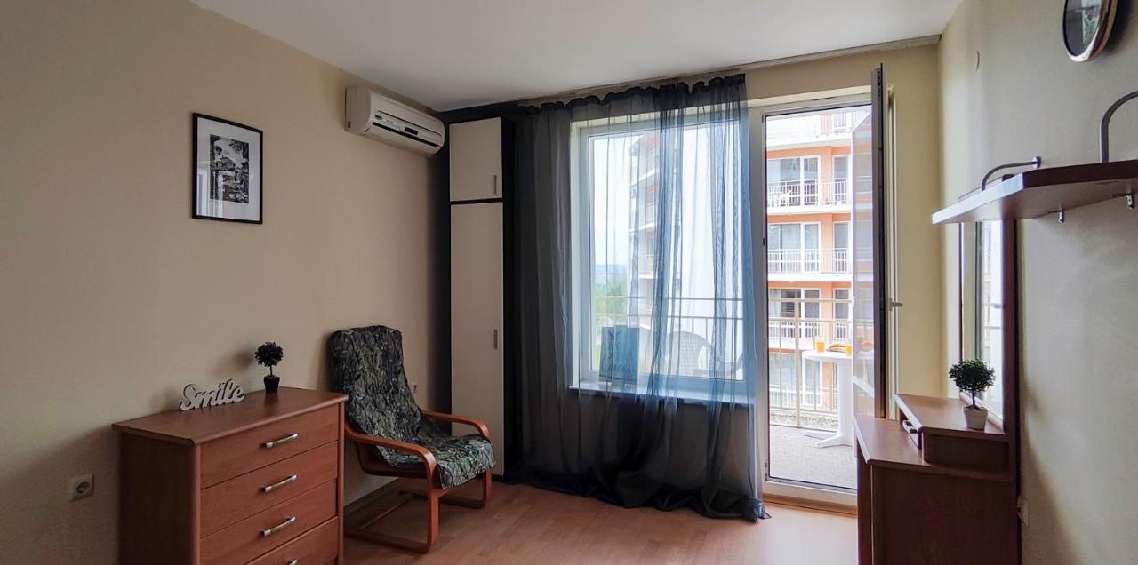 Crown And Imperial Apartments Свети Влас Екстериор снимка