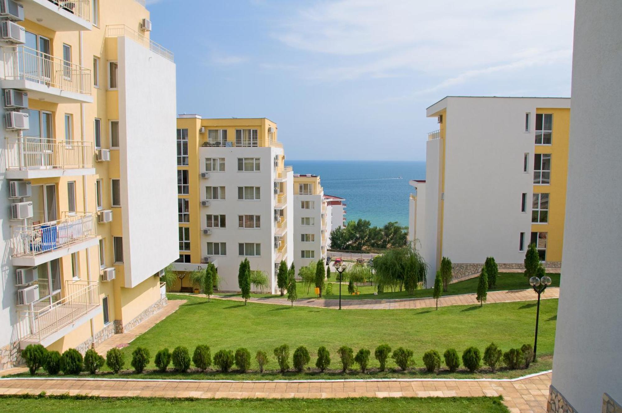 Crown And Imperial Apartments Свети Влас Екстериор снимка