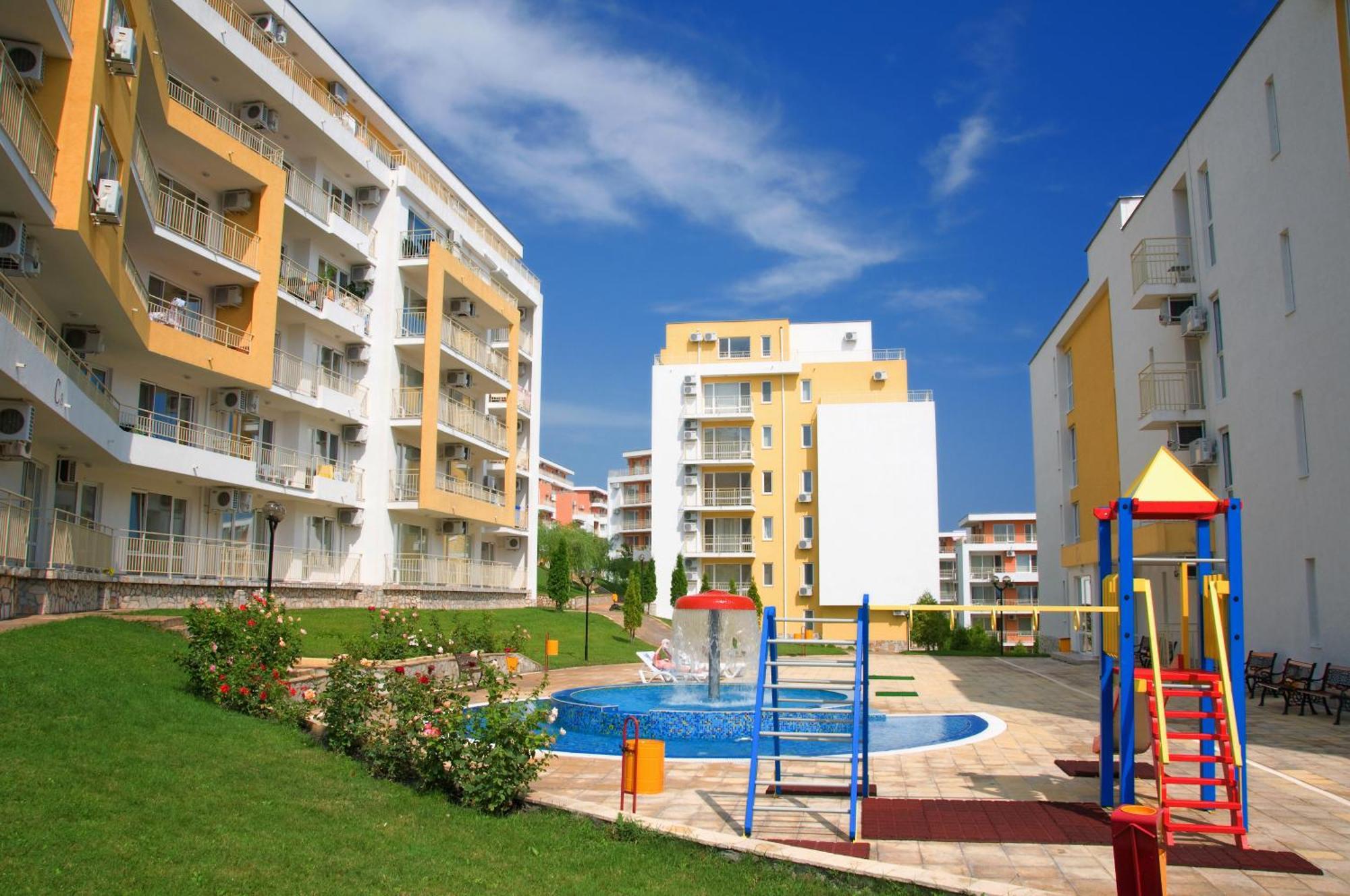 Crown And Imperial Apartments Свети Влас Екстериор снимка
