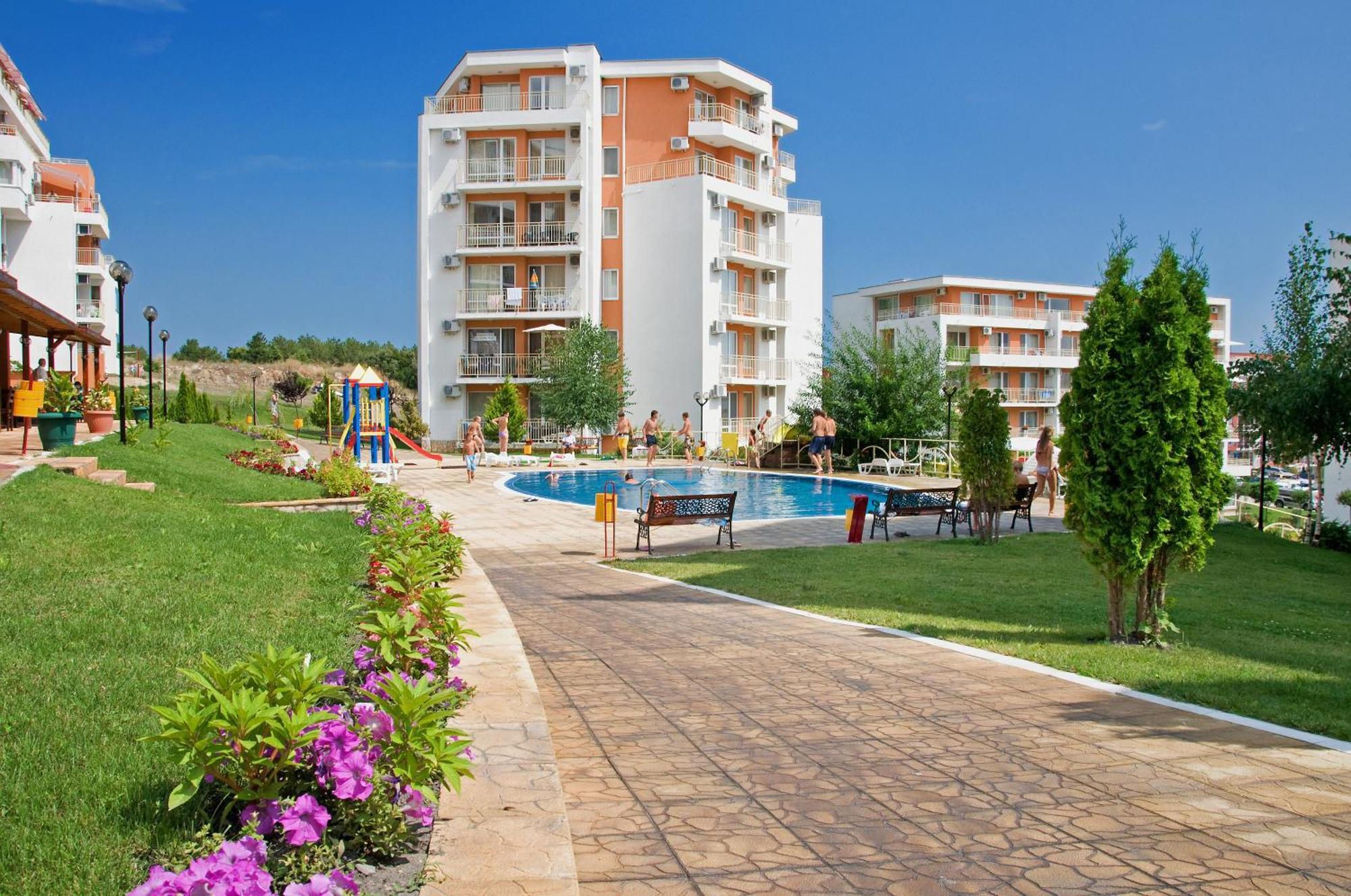 Crown And Imperial Apartments Свети Влас Екстериор снимка