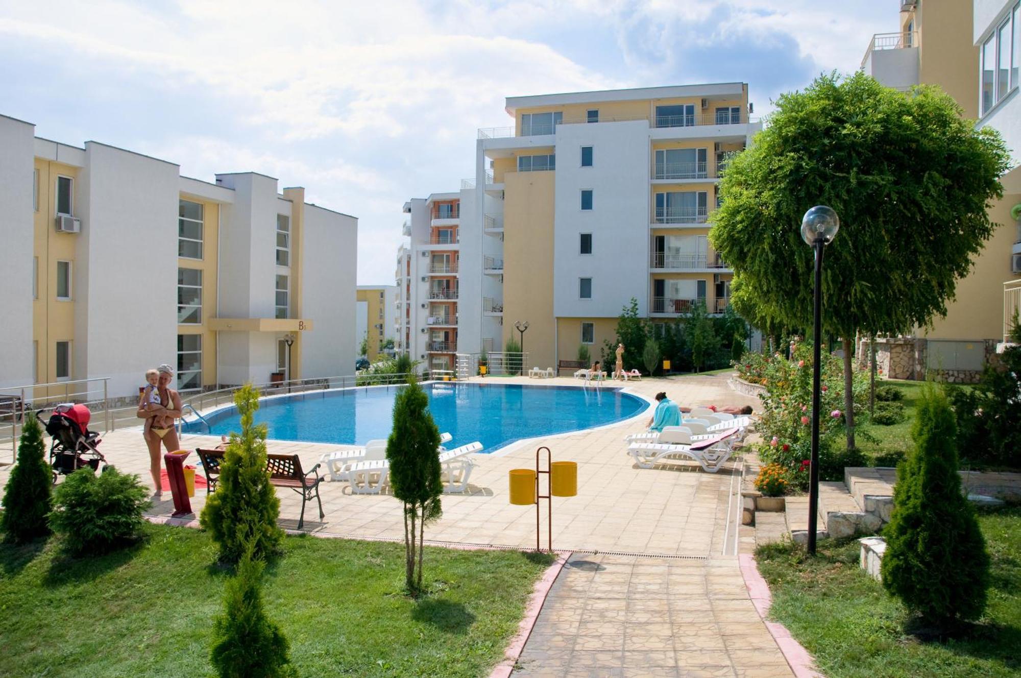 Crown And Imperial Apartments Свети Влас Екстериор снимка