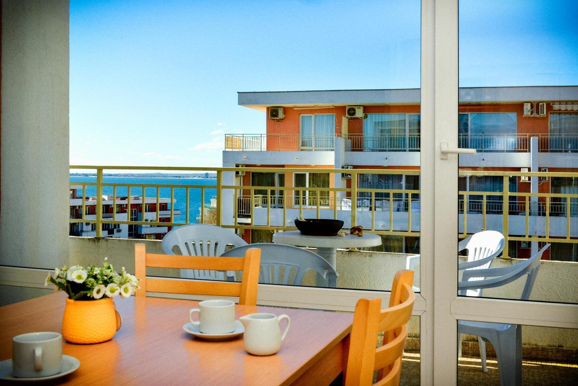 Crown And Imperial Apartments Свети Влас Екстериор снимка