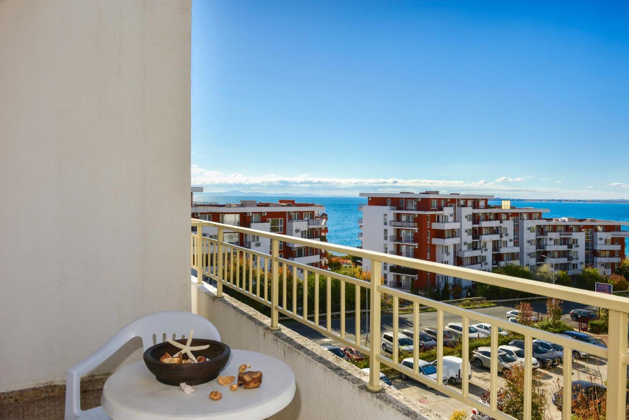 Crown And Imperial Apartments Свети Влас Екстериор снимка