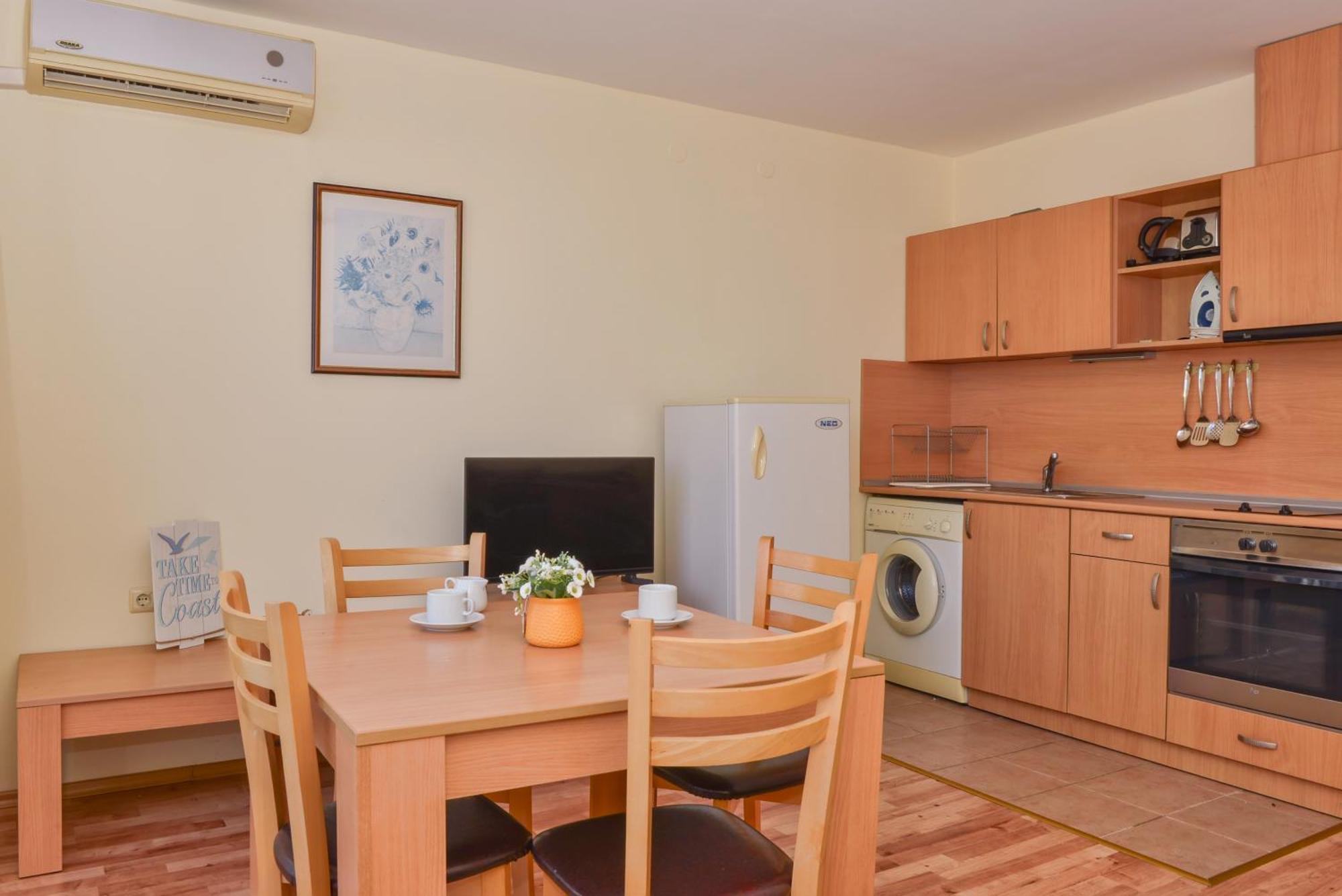 Crown And Imperial Apartments Свети Влас Екстериор снимка