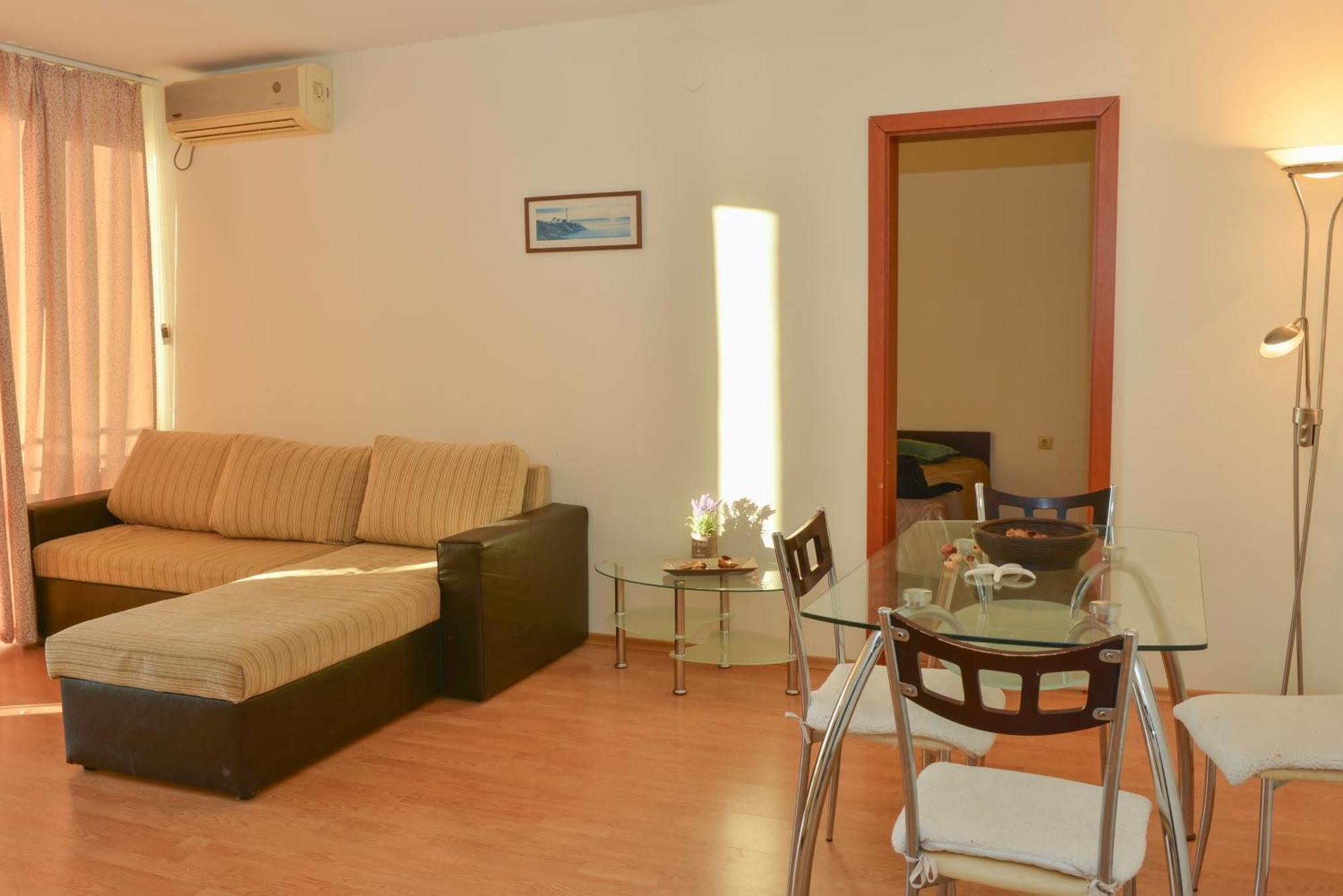 Crown And Imperial Apartments Свети Влас Екстериор снимка