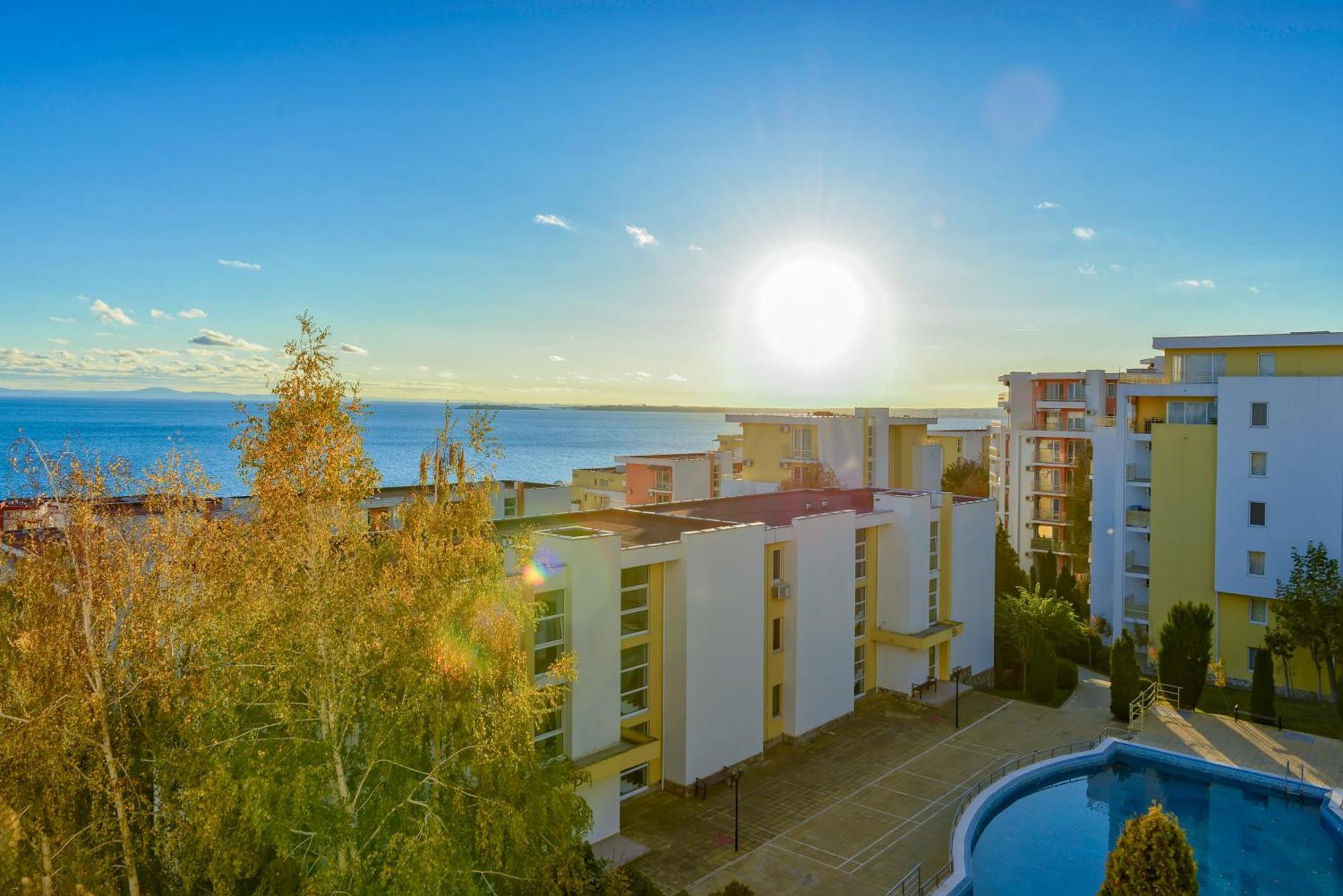 Crown And Imperial Apartments Свети Влас Екстериор снимка