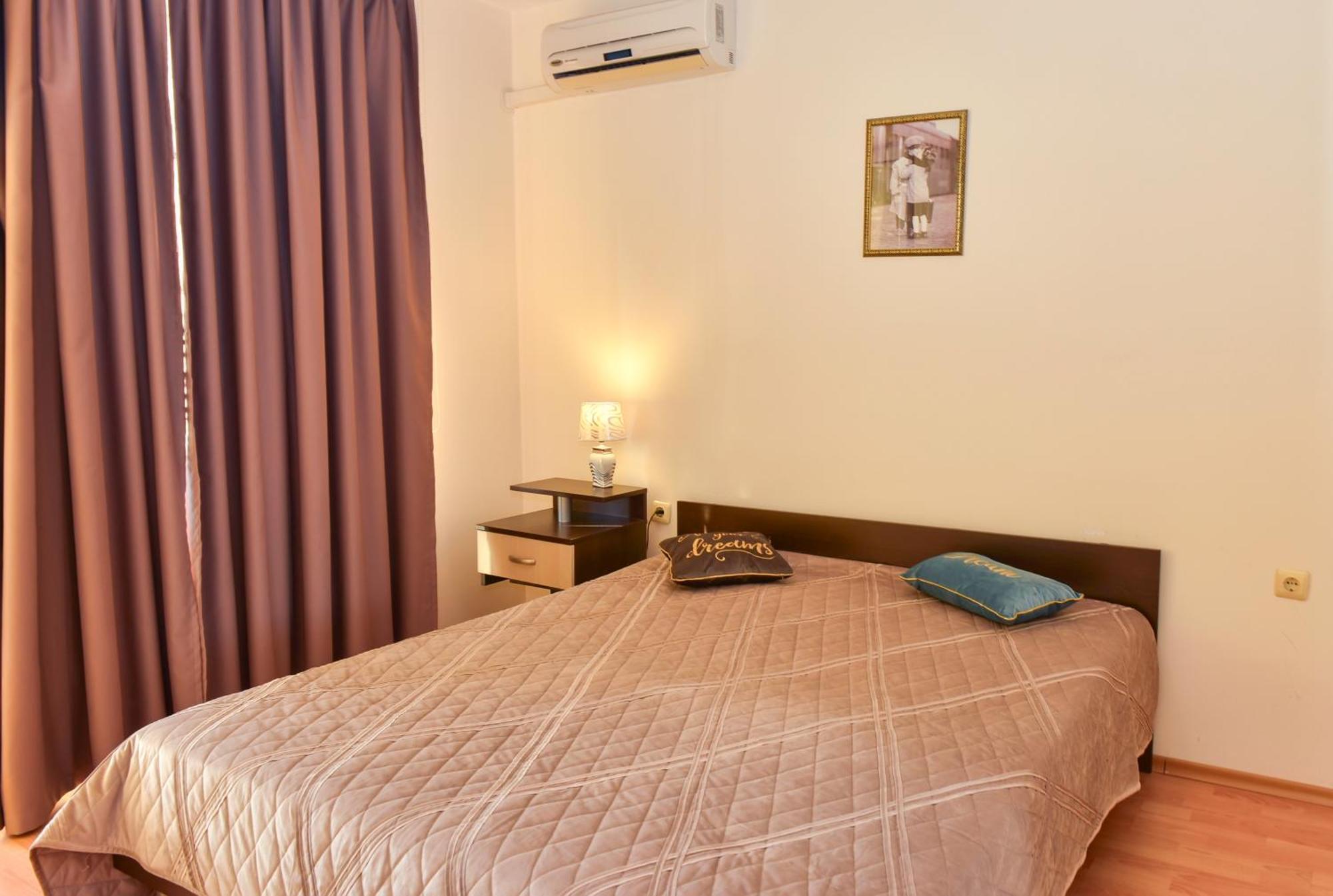 Crown And Imperial Apartments Свети Влас Екстериор снимка