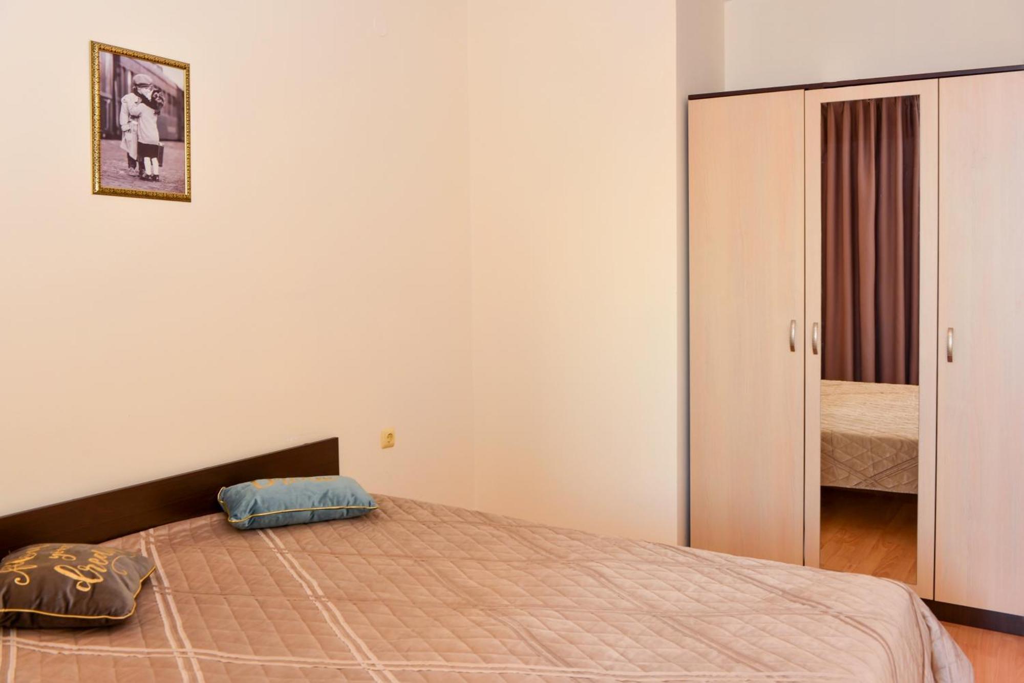 Crown And Imperial Apartments Свети Влас Екстериор снимка
