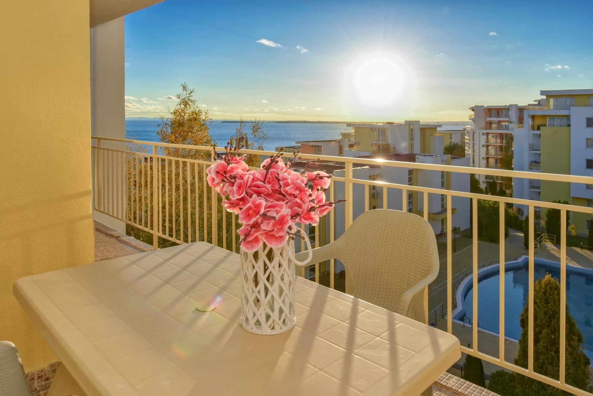 Crown And Imperial Apartments Свети Влас Екстериор снимка