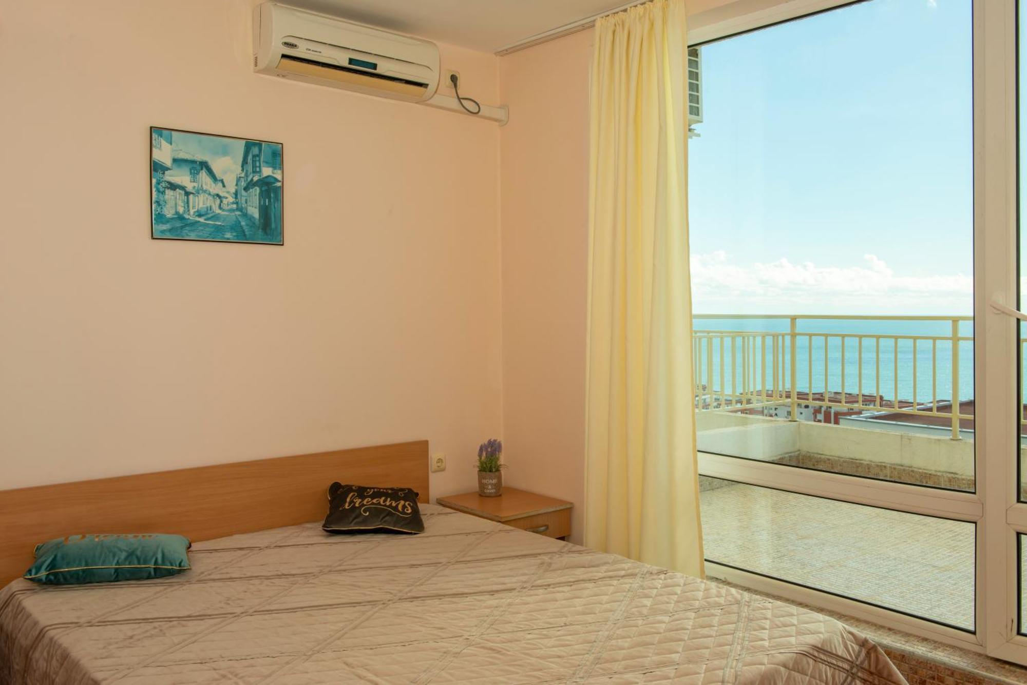 Crown And Imperial Apartments Свети Влас Екстериор снимка