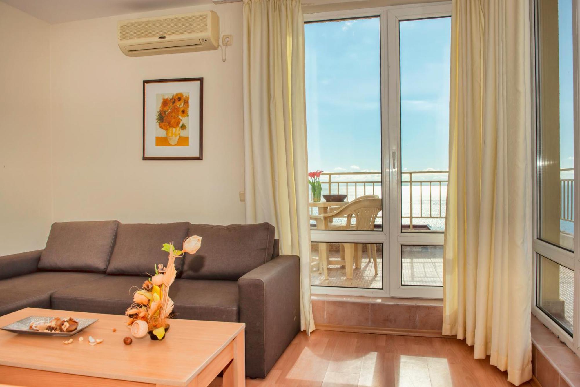 Crown And Imperial Apartments Свети Влас Екстериор снимка