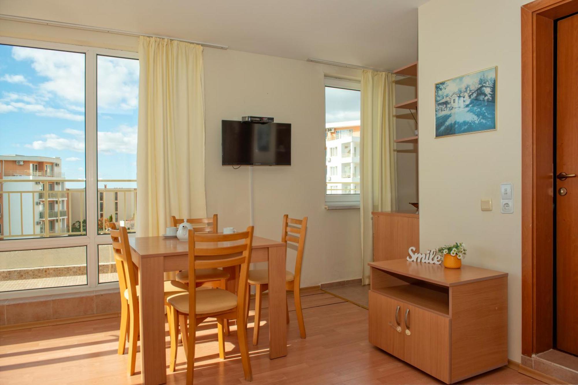 Crown And Imperial Apartments Свети Влас Екстериор снимка