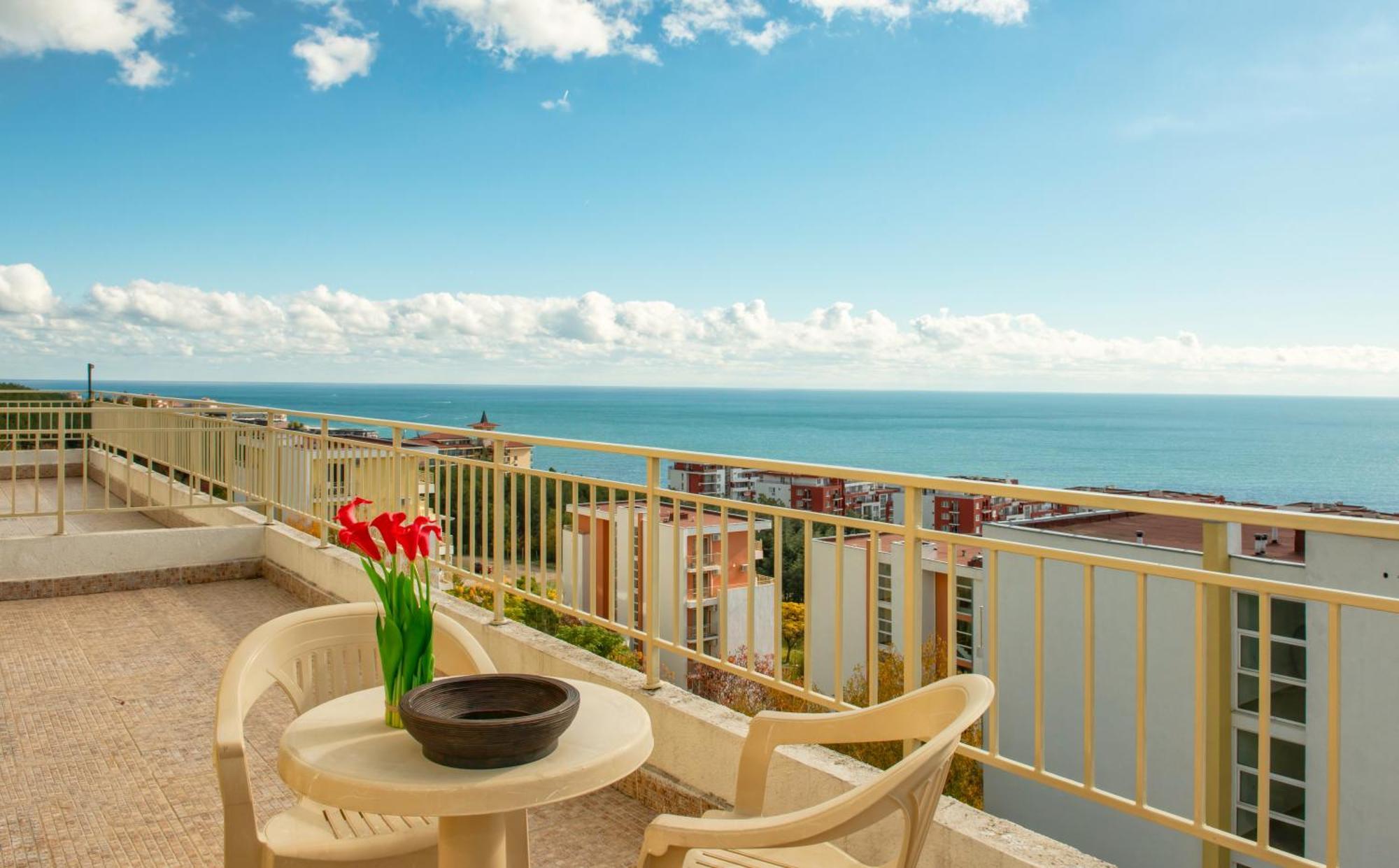 Crown And Imperial Apartments Свети Влас Екстериор снимка