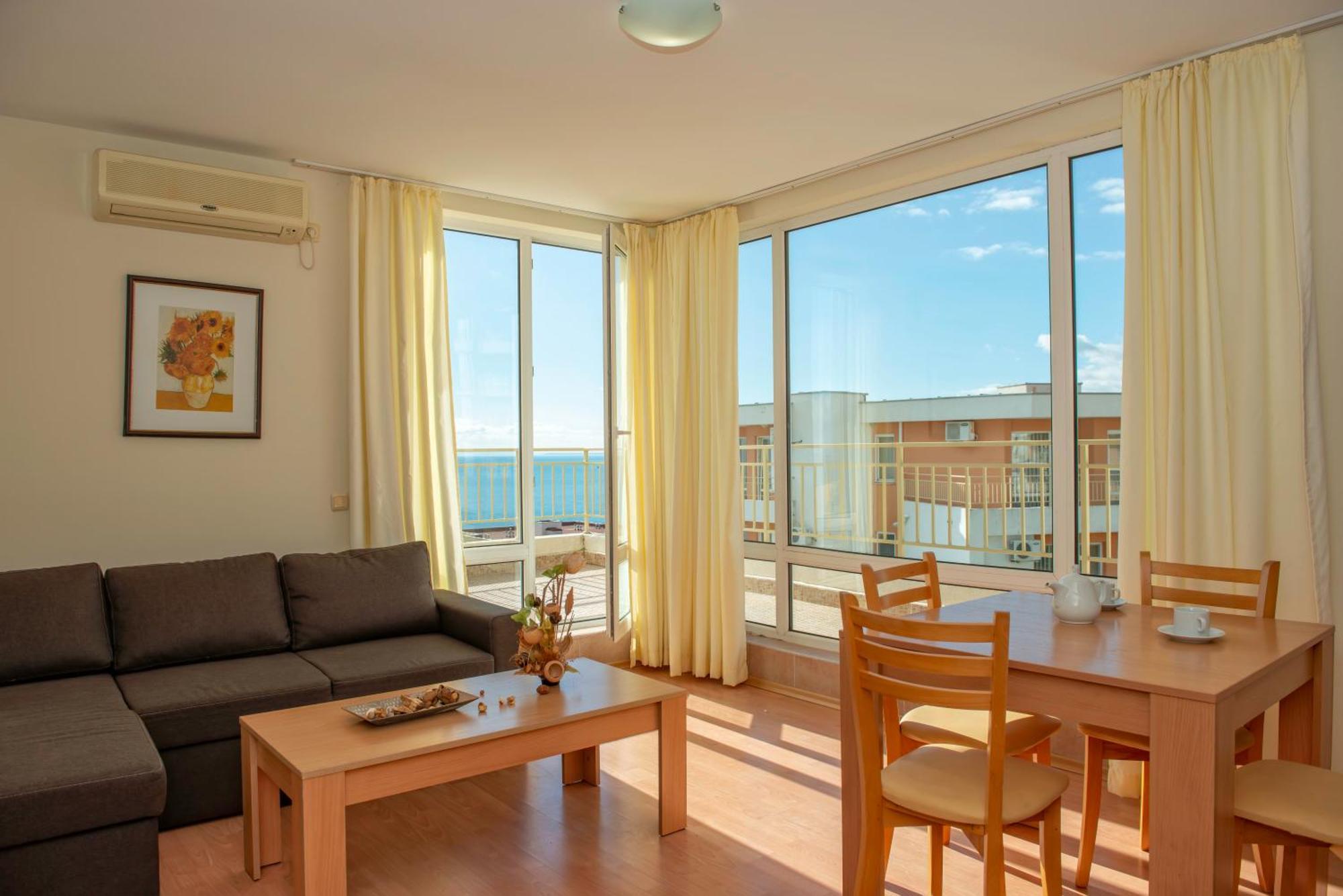 Crown And Imperial Apartments Свети Влас Екстериор снимка