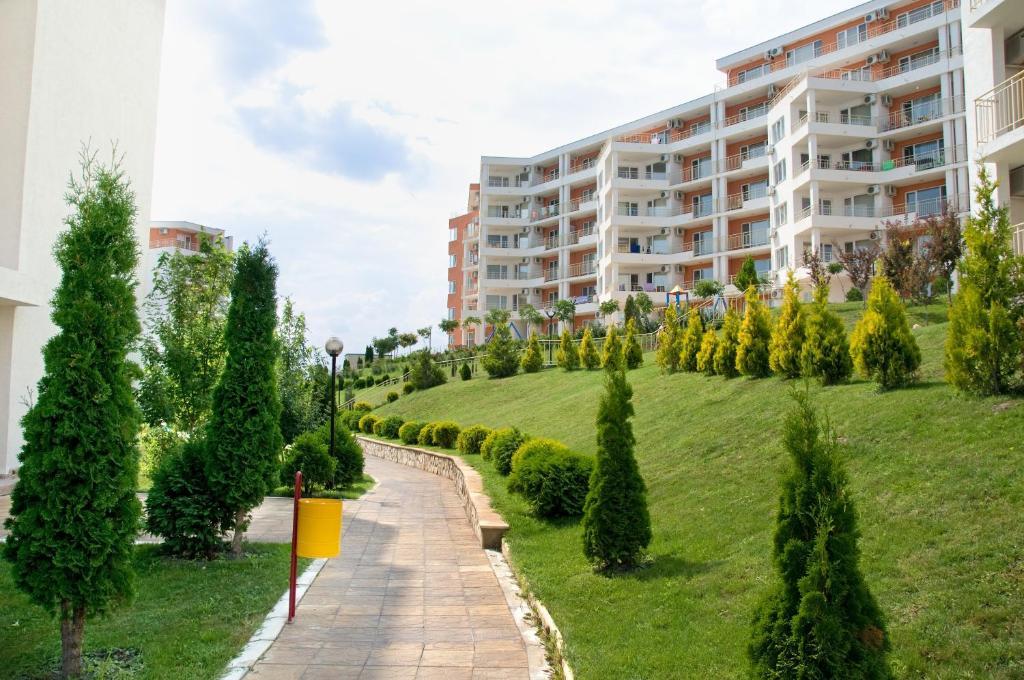 Crown And Imperial Apartments Свети Влас Екстериор снимка