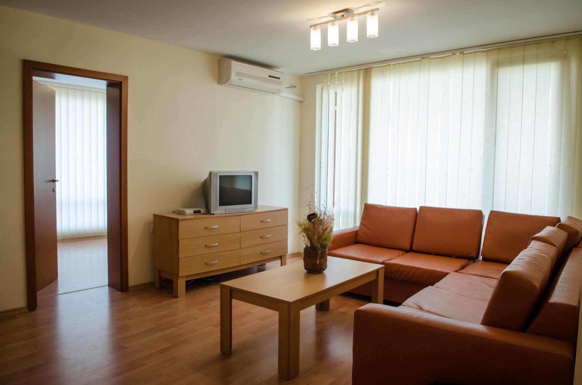 Crown And Imperial Apartments Свети Влас Екстериор снимка