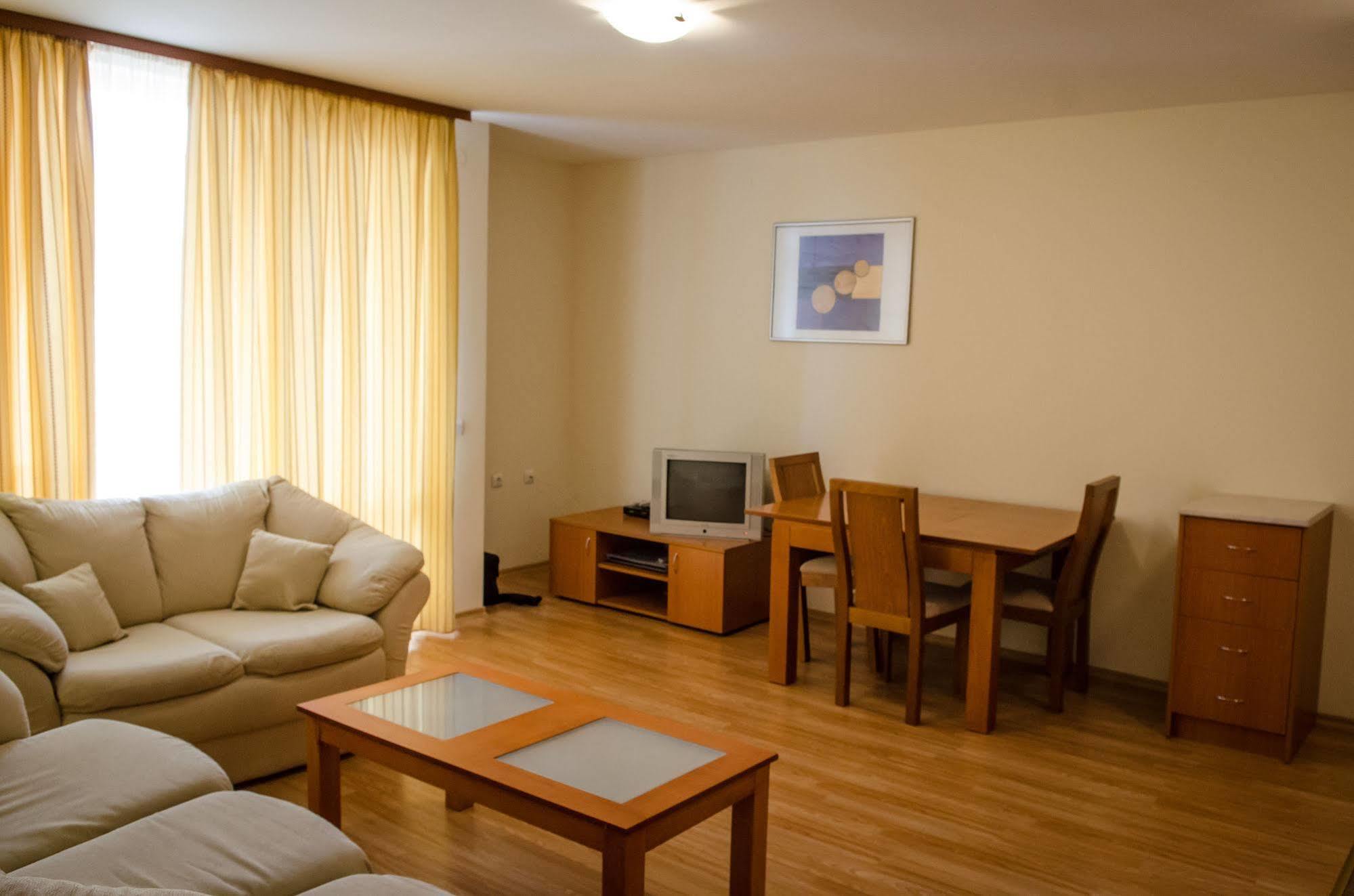 Crown And Imperial Apartments Свети Влас Екстериор снимка