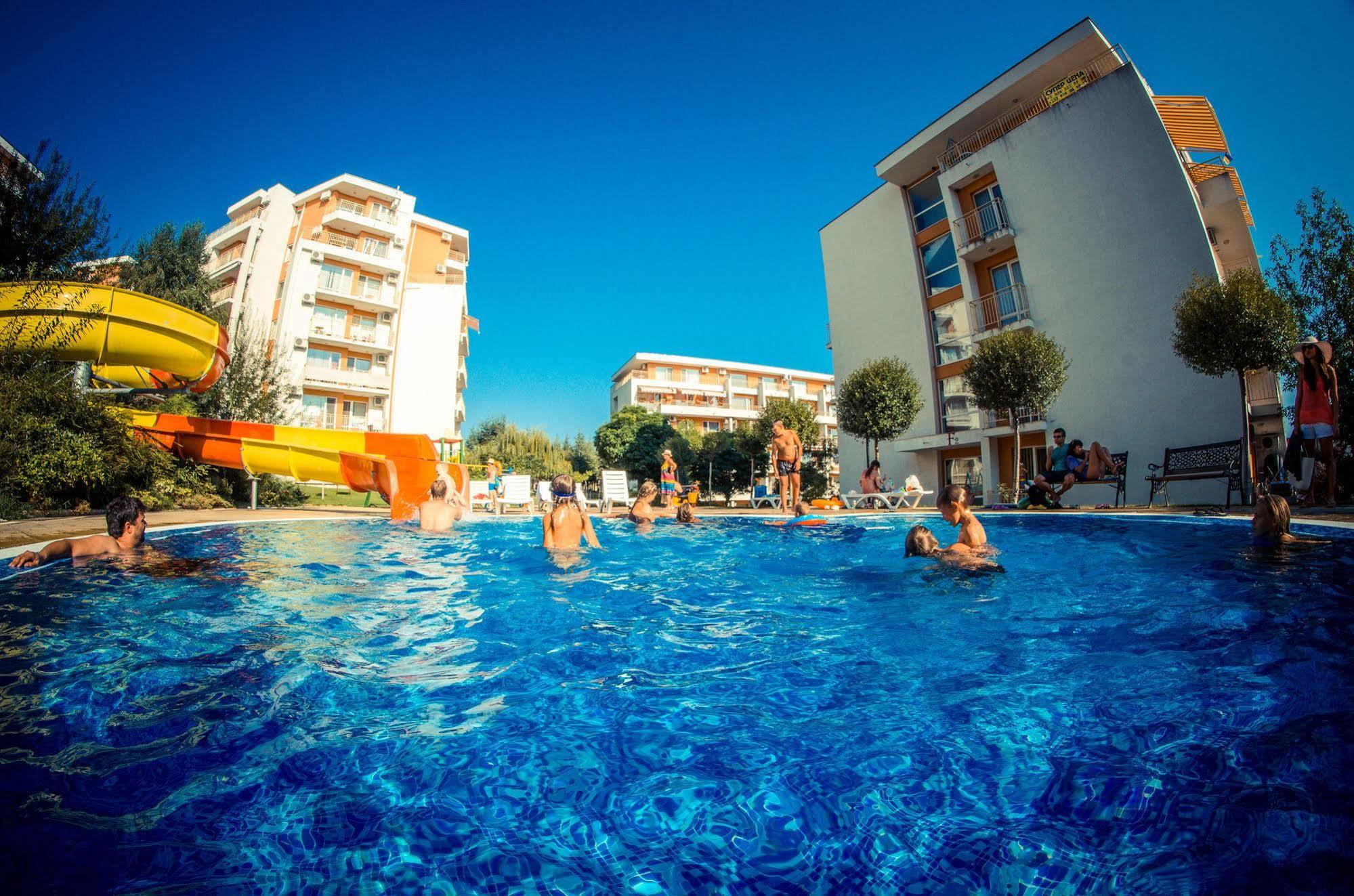 Crown And Imperial Apartments Свети Влас Екстериор снимка