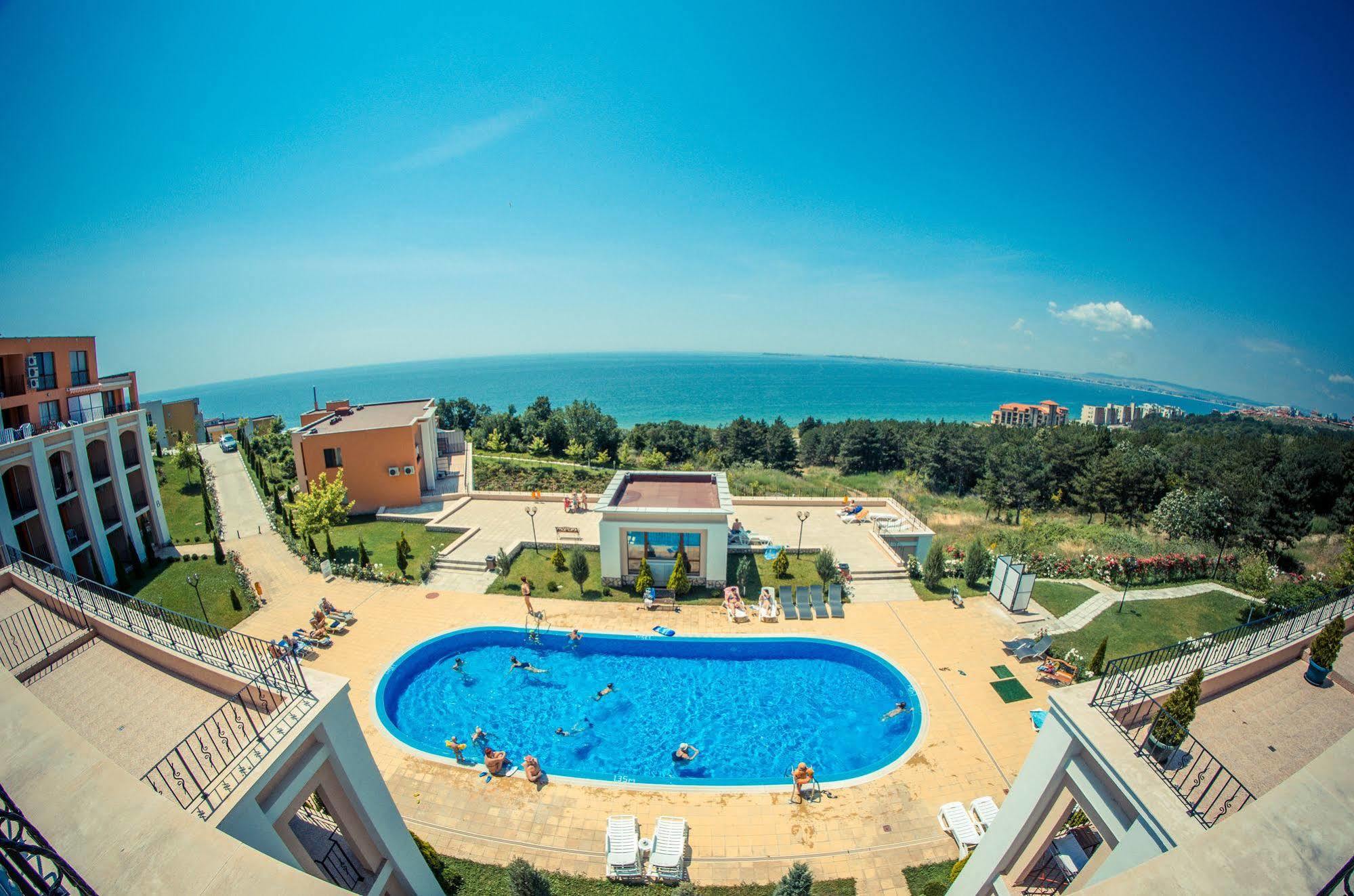 Crown And Imperial Apartments Свети Влас Екстериор снимка